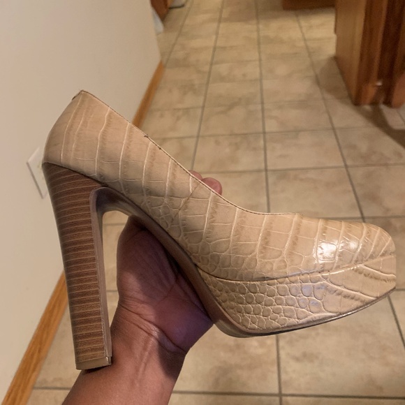 BCBGeneration tan "Jodie" Womens size 8 - Picture 6 of 7